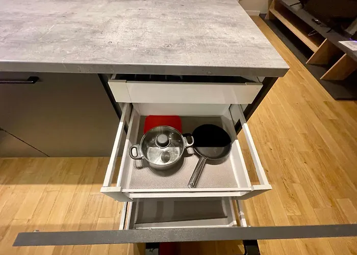 Time&house Pileckiego Przy Centrum Onkologi I Klinice Novum Na Wylacznosc Pokoj,sypialnia,lozko, Lazienka,kuchnia Lägenhet