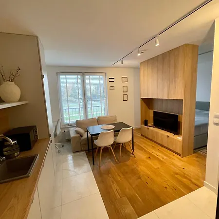 Time&house Pileckiego Przy Centrum Onkologi I Klinice Novum Na Wylacznosc Pokoj,sypialnia,lozko, Lazienka,kuchnia