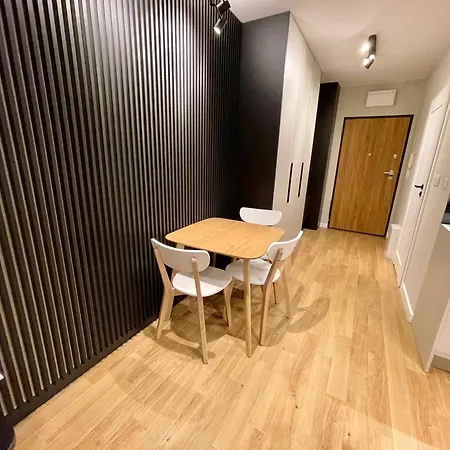 Time&house Pileckiego Przy Centrum Onkologi I Klinice Novum Na Wylacznosc Pokoj,sypialnia,lozko, Lazienka,kuchnia * ורשה