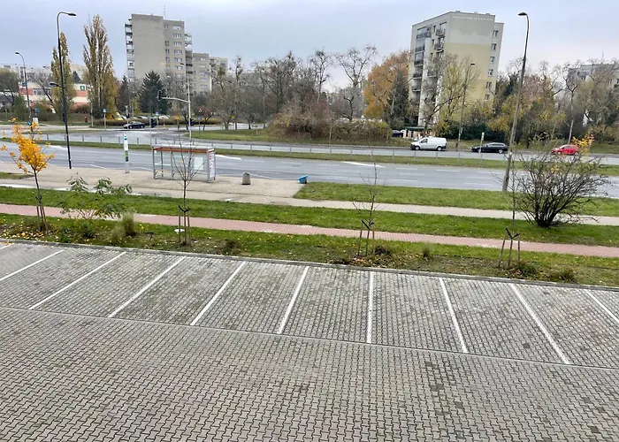 Time&house Pileckiego: Exclusive Near Oncology Center Apartment Warsaw